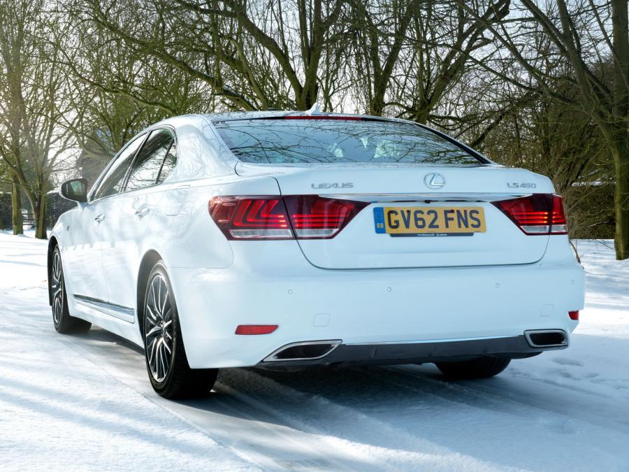  Lexus LS460 F-Sport 2012 года  (UK) (фото 10 из 16)